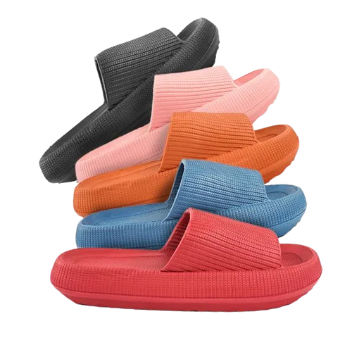 Pilha de chinelos de conforto em várias cores